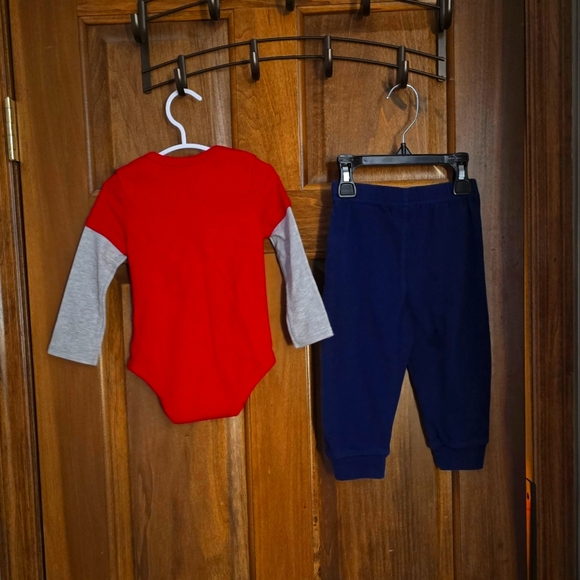 Tommy Hilfiger:2-Piece Outfit, 18-months, Long Sleeve Bodysuit w/Pants, Red/Blue - Picture 4 of 8